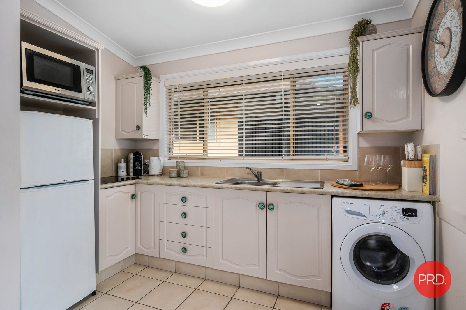 4/95 James Small Drive KORORA 4