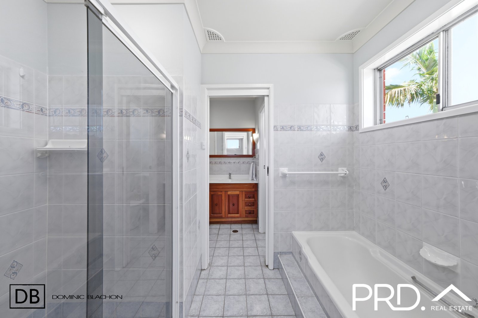 498 Henry Lawson Drive EAST HILLS 10