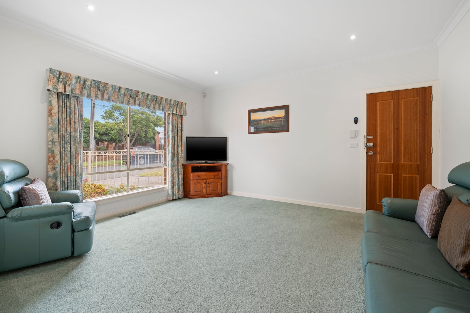 Gallery: 49A Deakin Street