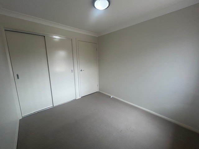 4a Lake Place TAMWORTH 4