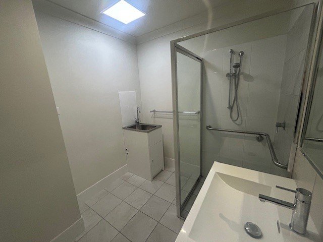 4a Lake Place TAMWORTH 5