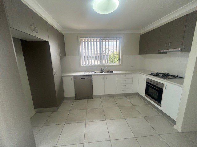 4a Lake Place TAMWORTH 8