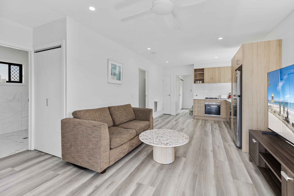 4a Larch Street Tallebudgera 4