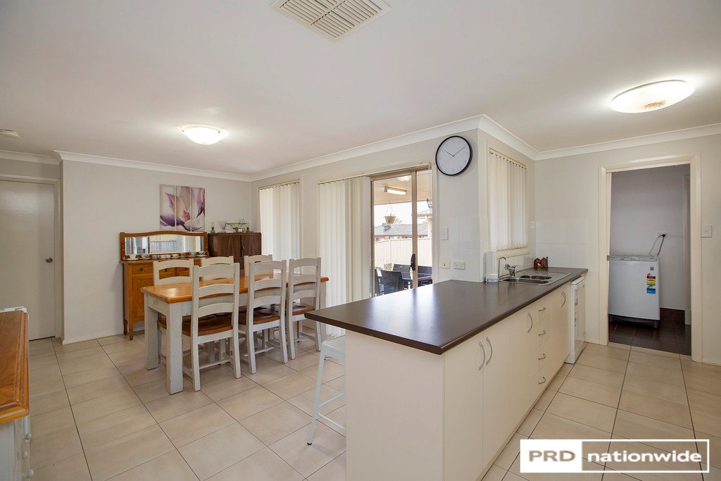 4a Lilly Pilly Court TAMWORTH 11