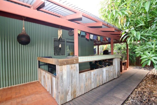 4A Macnee Court CABLE BEACH 10