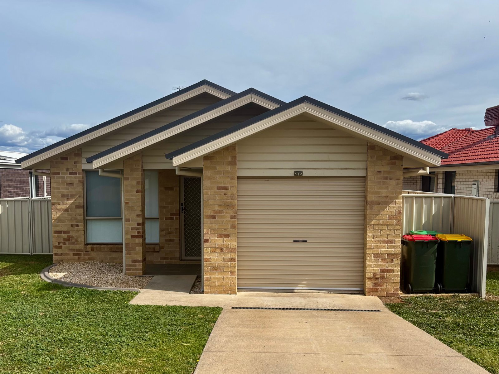 4a Tulipwood Crescent TAMWORTH 1
