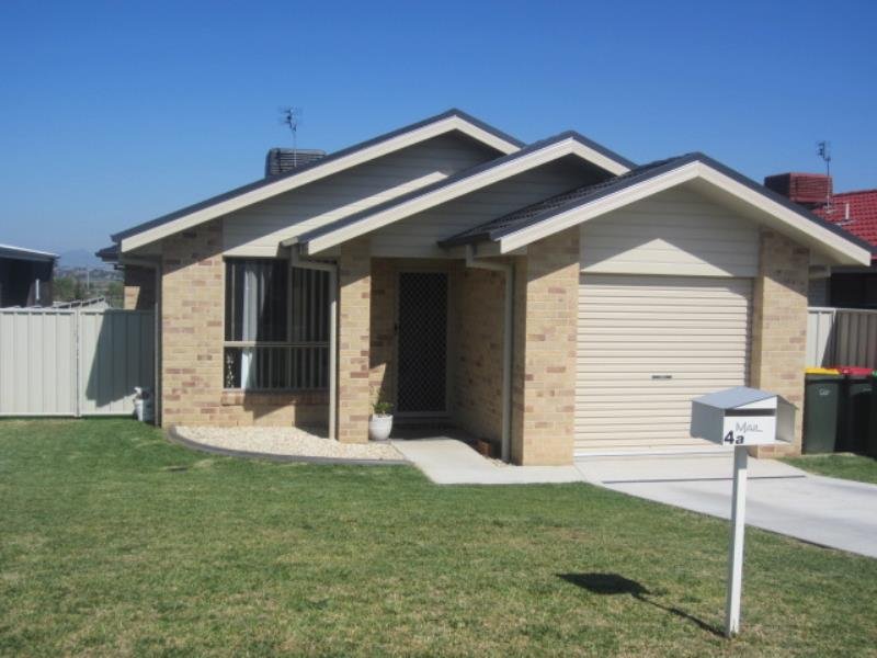 4a Tulipwood Crescent TAMWORTH 1