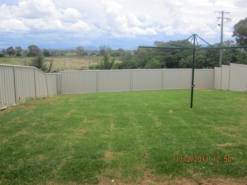 4a Tulipwood Crescent TAMWORTH 7