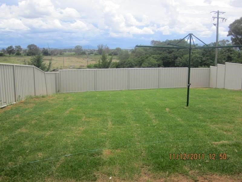 4a Tulipwood Crescent TAMWORTH 7
