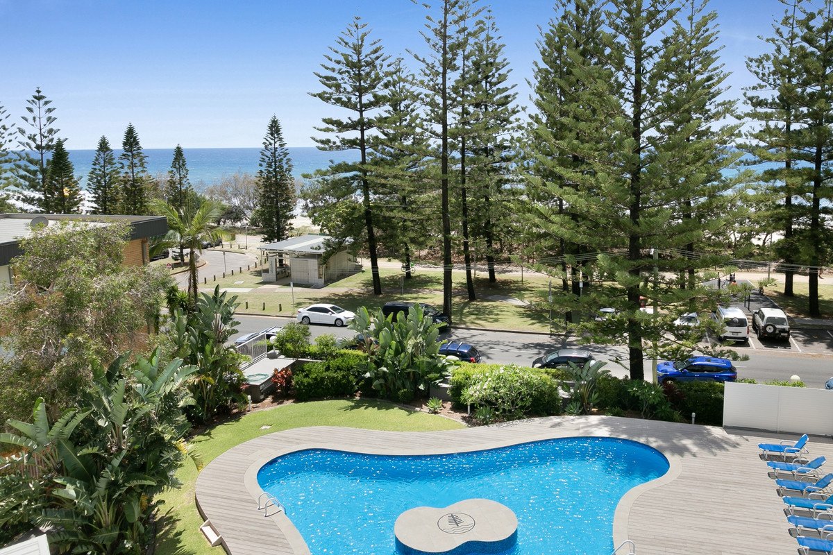 4A/238 The Esplanade Burleigh Heads 4