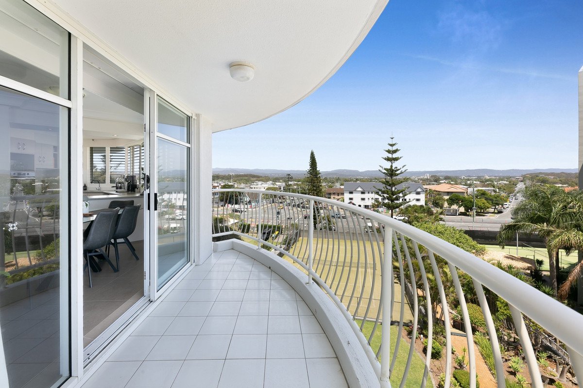 4A/238 The Esplanade Burleigh Heads 6