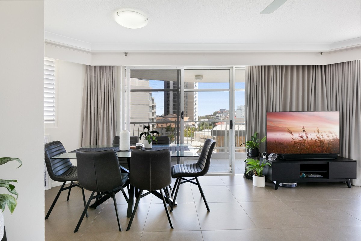 4A/238 The Esplanade Burleigh Heads 8