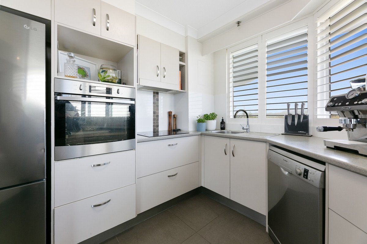 4A/238 The Esplanade Burleigh Heads 10