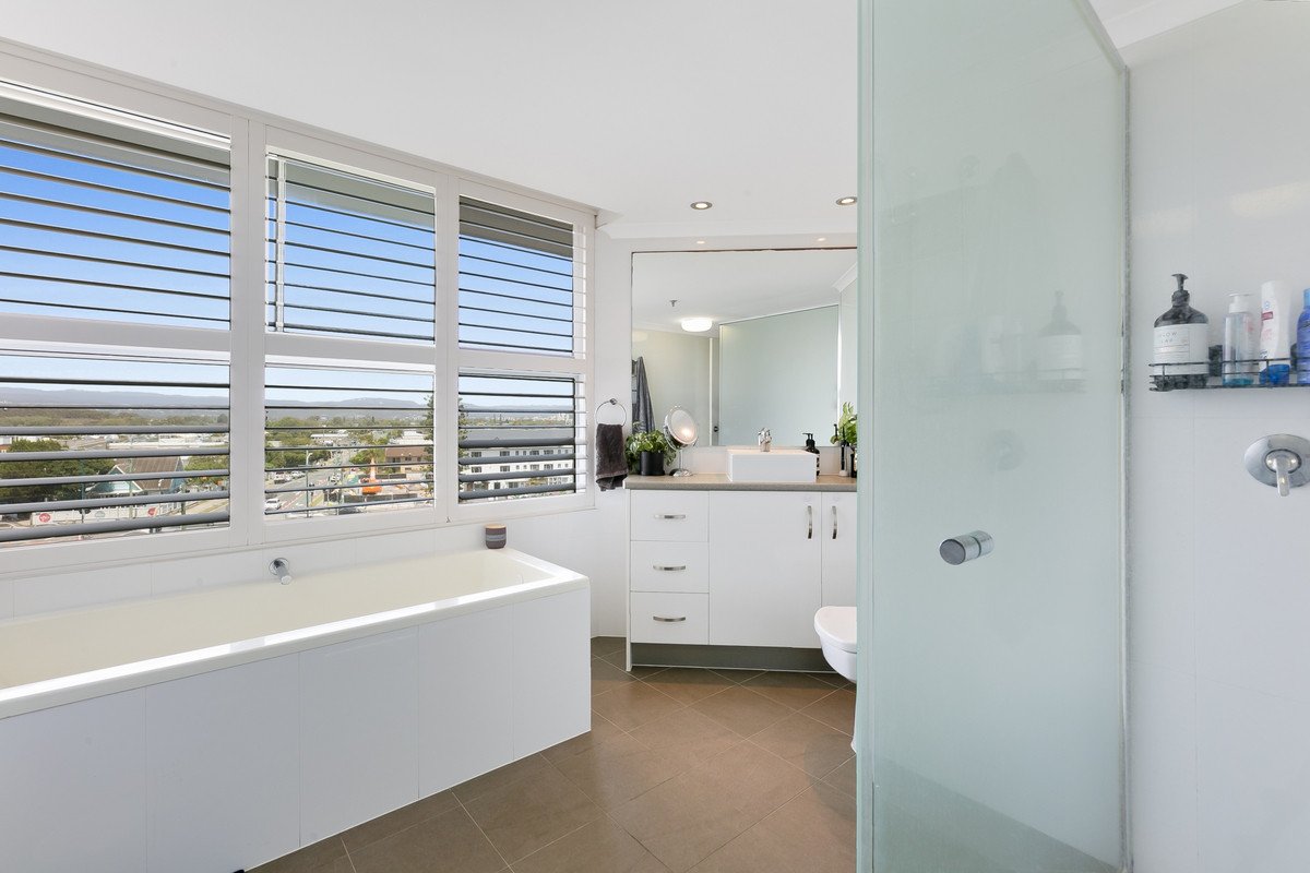 4A/238 The Esplanade Burleigh Heads 13