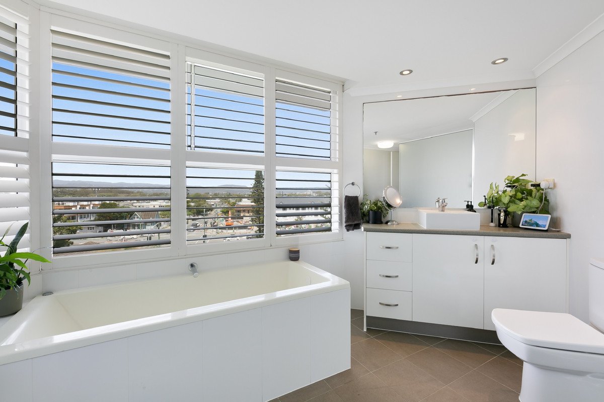 4A/238 The Esplanade Burleigh Heads 14