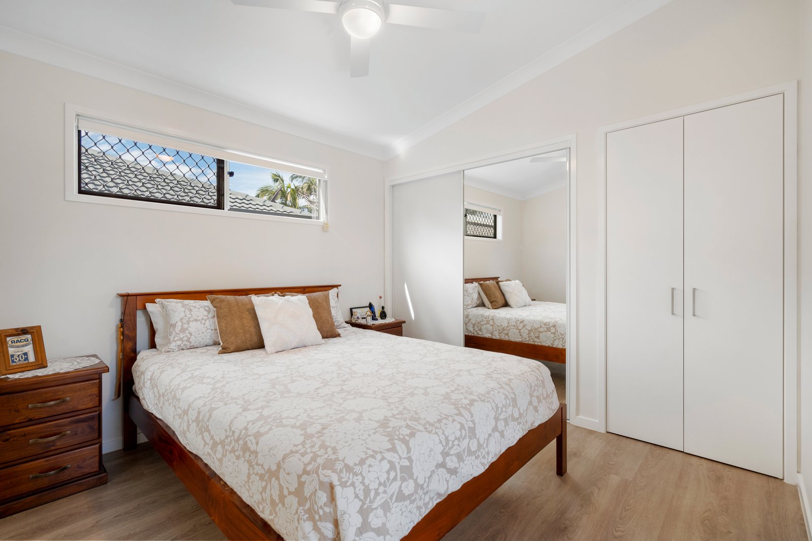 4B Daryl Drive VARSITY LAKES 4