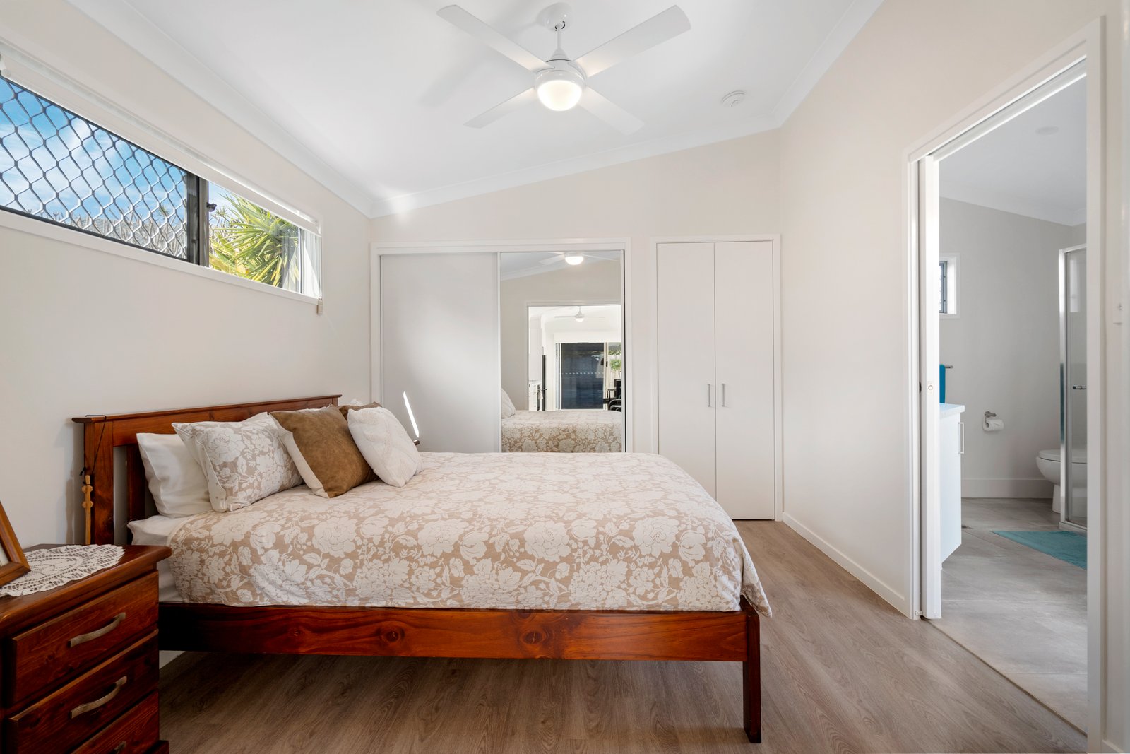 4B Daryl Drive VARSITY LAKES 5