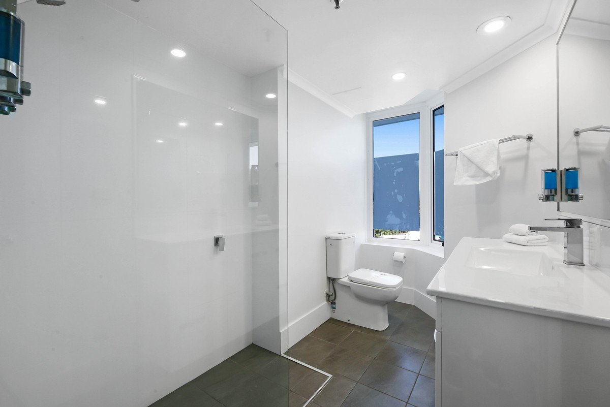 4C/3 Second Avenue Burleigh Heads 11