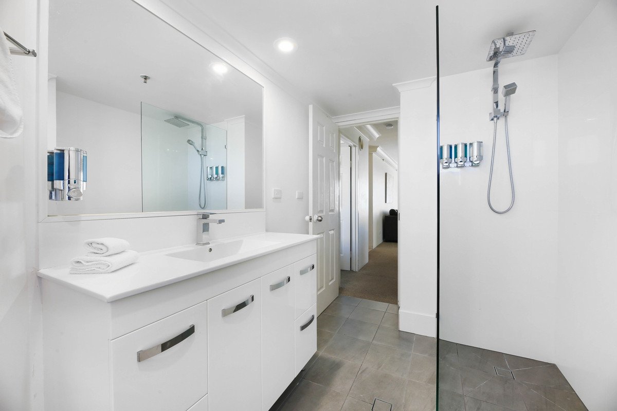 4C/3 Second Avenue Burleigh Heads 12