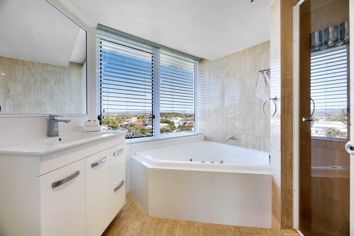 4C/3 Second Avenue Burleigh Heads 15