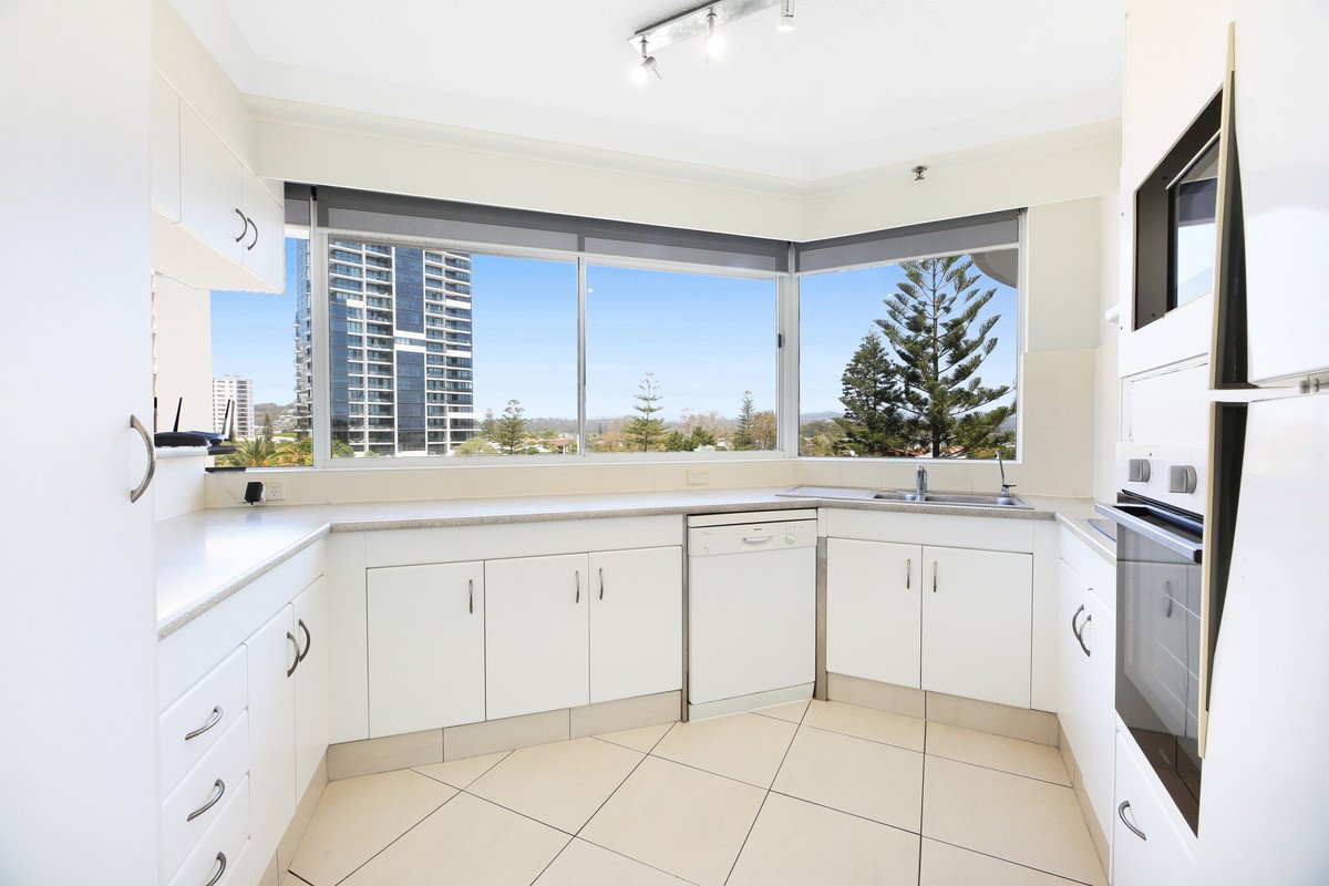 4D/238 The Esplanade Burleigh Heads 3