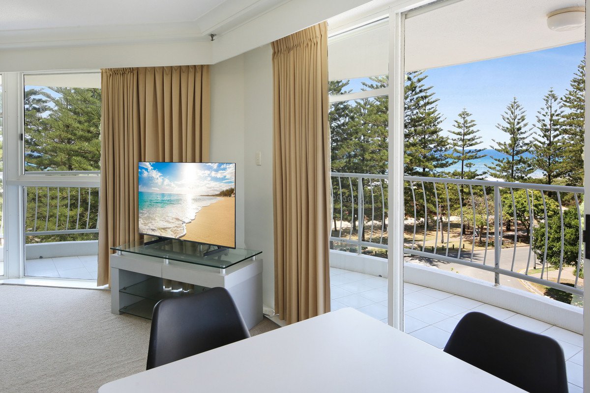 4D/238 The Esplanade Burleigh Heads 8