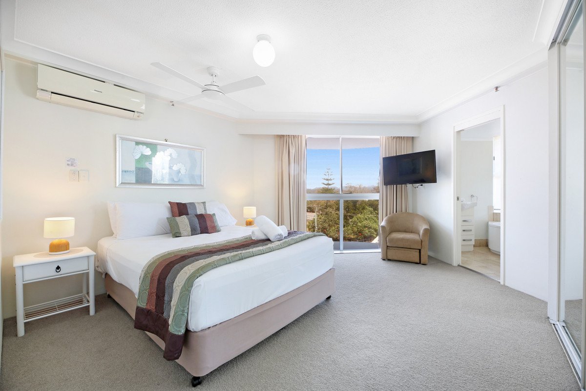 4D/238 The Esplanade Burleigh Heads 9