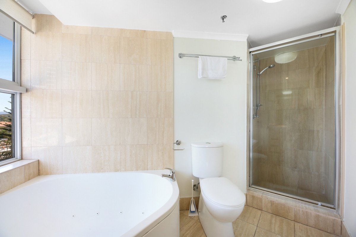 4D/238 The Esplanade Burleigh Heads 11