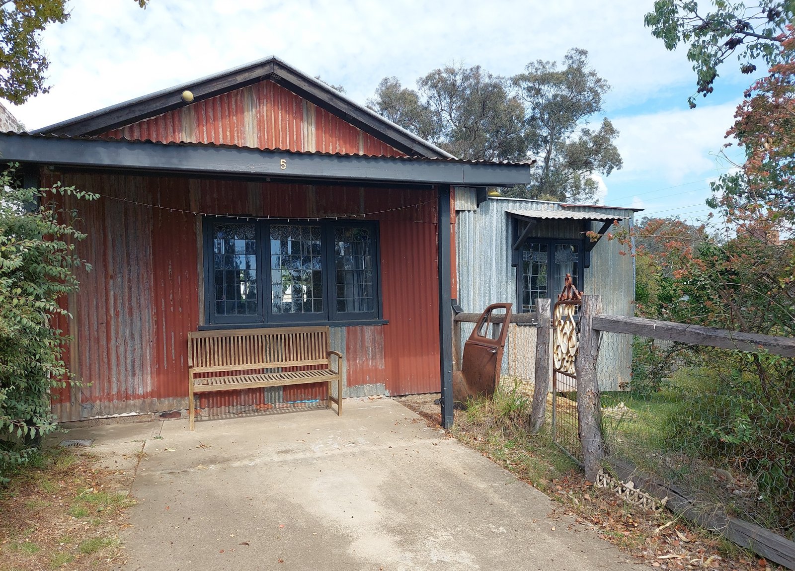 5 & 5A Fairway Drive TUMUT 11