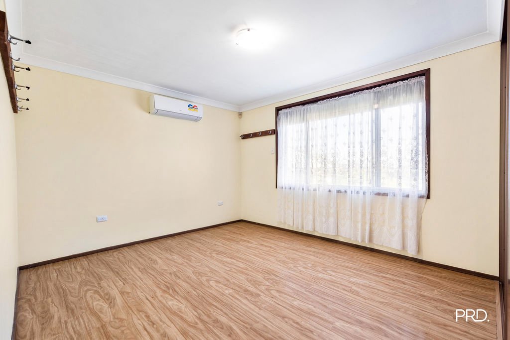 5 & 5A Holt Court PENRITH 8