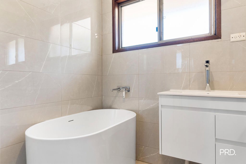 5 & 5A Holt Court PENRITH 12