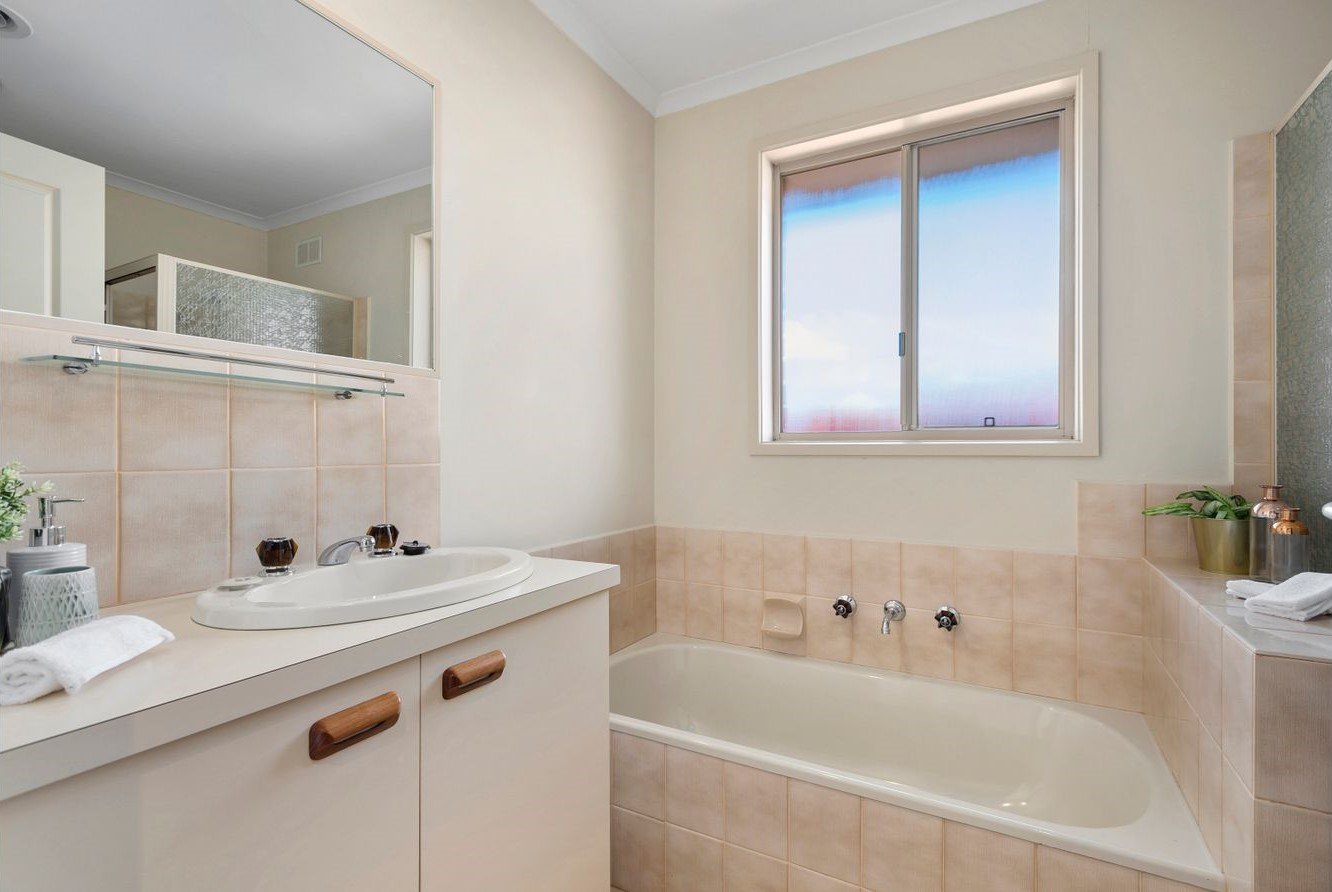 Real Estate and Property in 5 Acacia Court, Gisborne, VIC