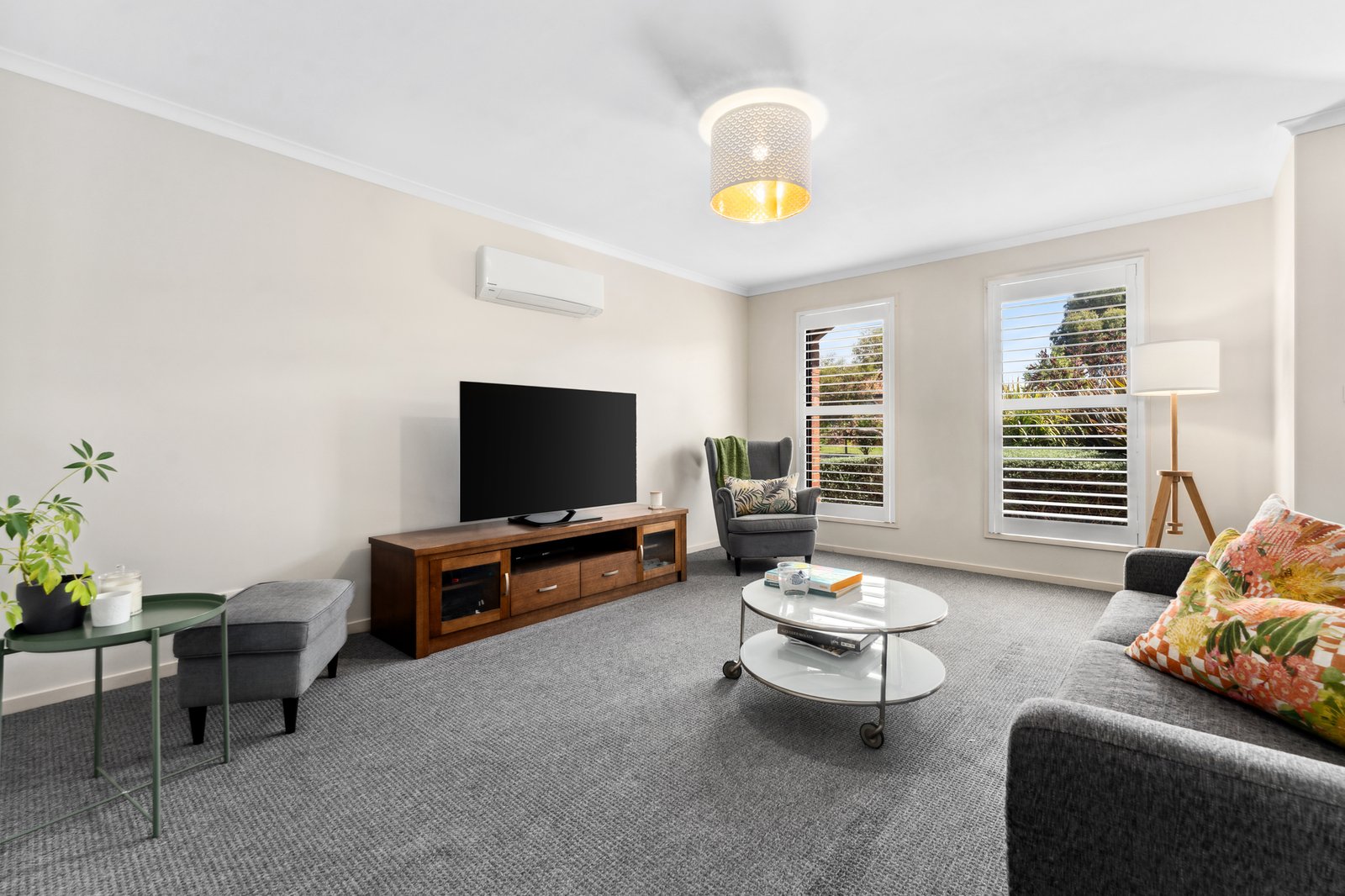 Real Estate and Property in 5 Adam Close, Woodend, VIC