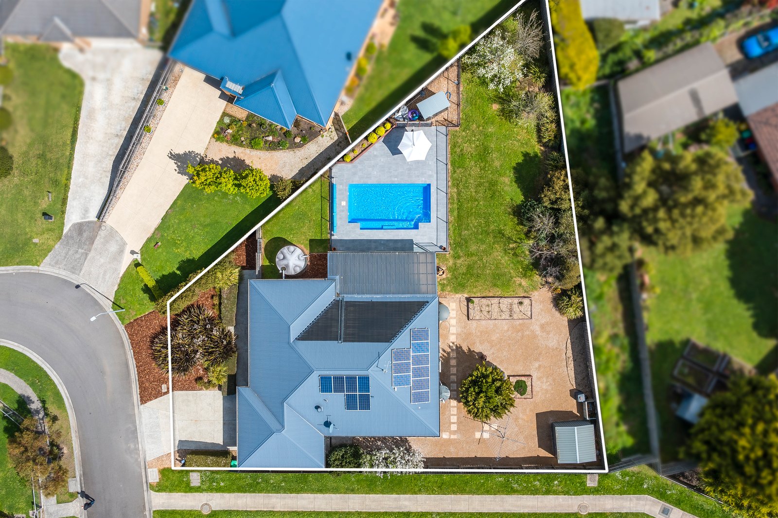 Real Estate and Property in 5 Adam Close, Woodend, VIC