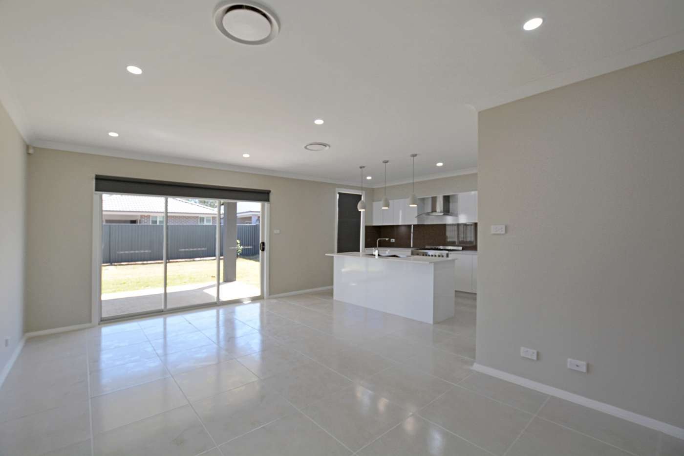 5 Agnes Way JORDAN SPRINGS 4