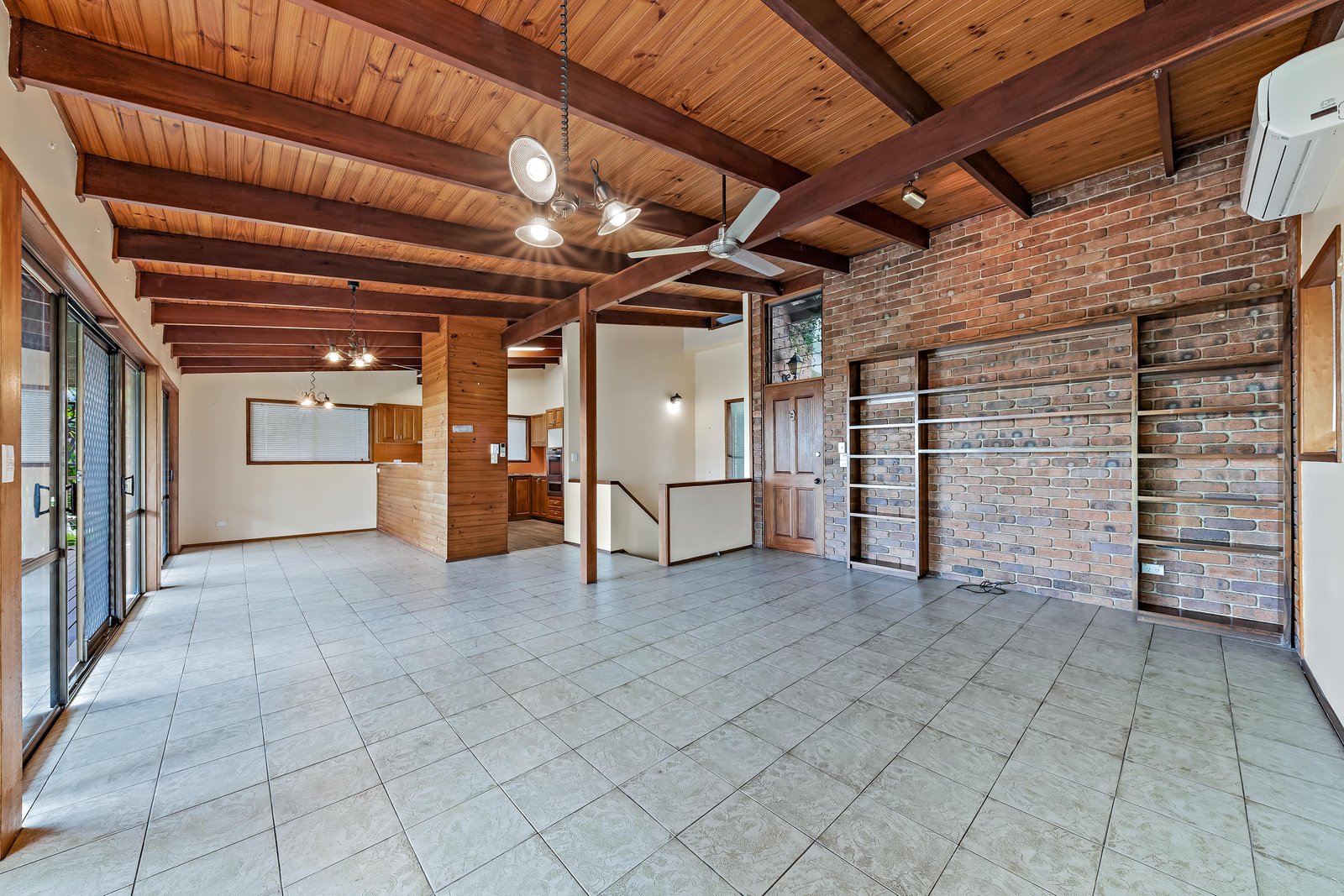 5 Airlie Crescent AIRLIE BEACH 3