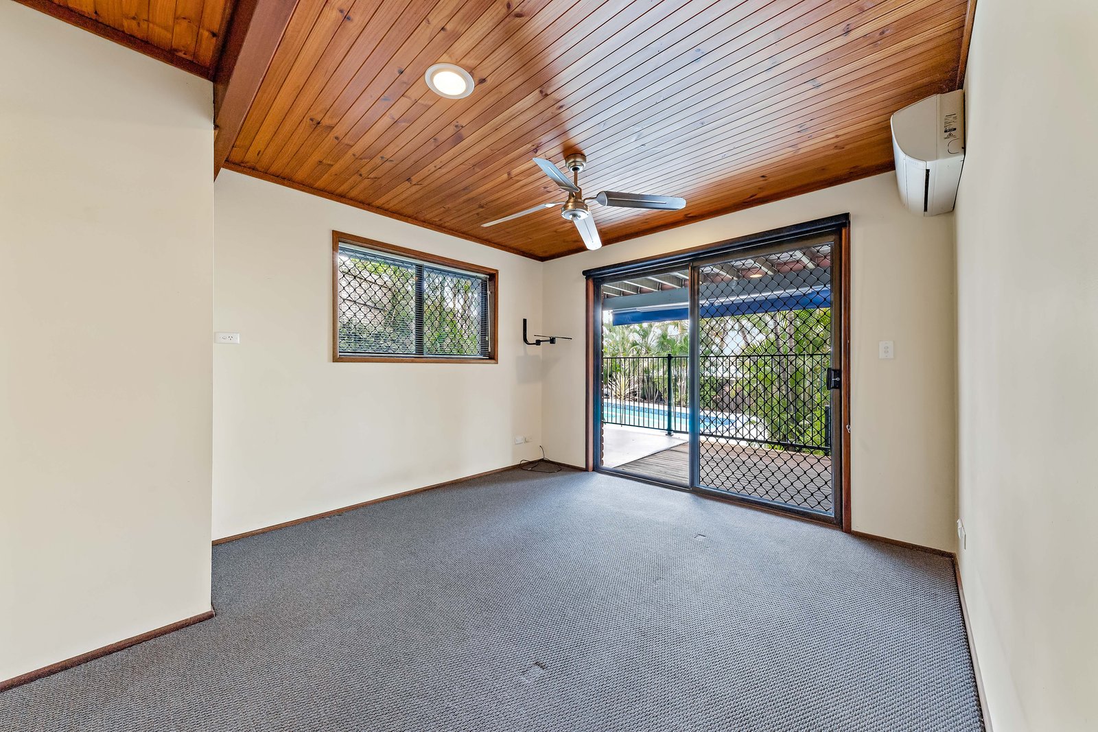 5 Airlie Crescent AIRLIE BEACH 6
