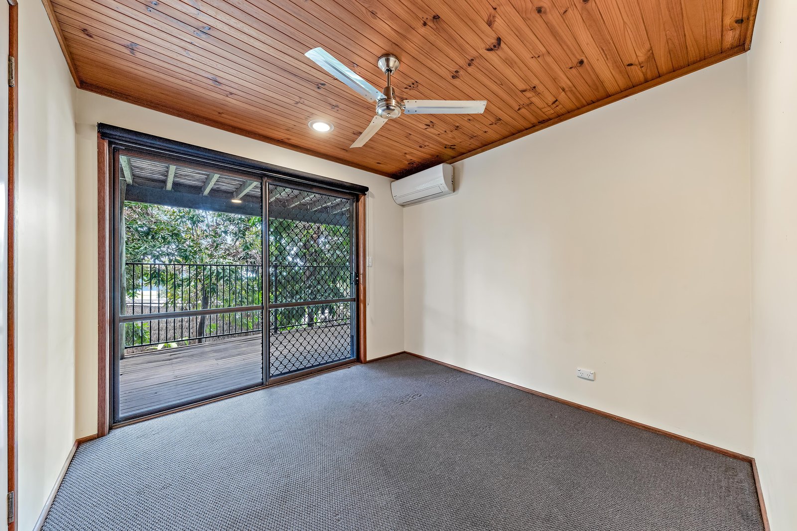 5 Airlie Crescent AIRLIE BEACH 9
