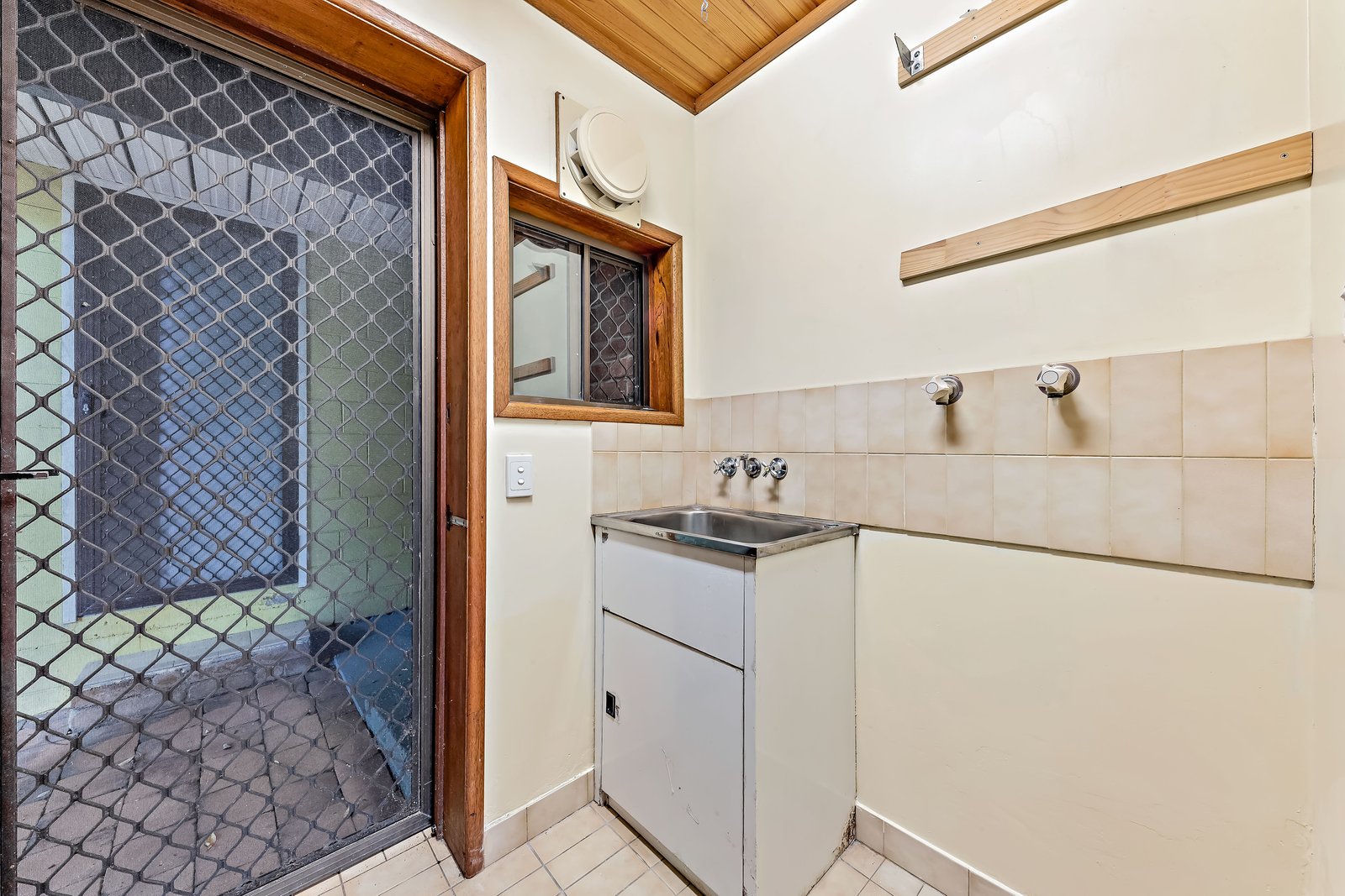 5 Airlie Crescent AIRLIE BEACH 11