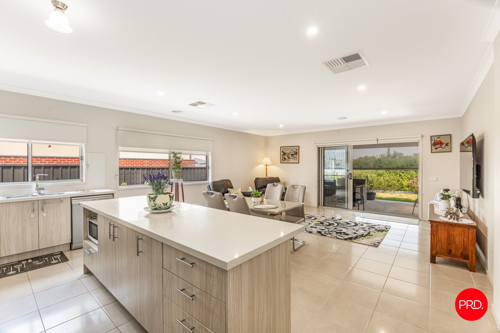 5 Augustine Avenue GOLDEN SQUARE 4