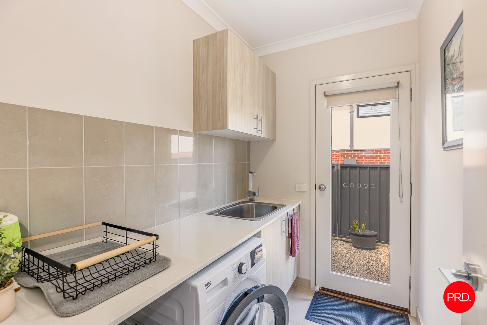 5 Augustine Avenue GOLDEN SQUARE 12