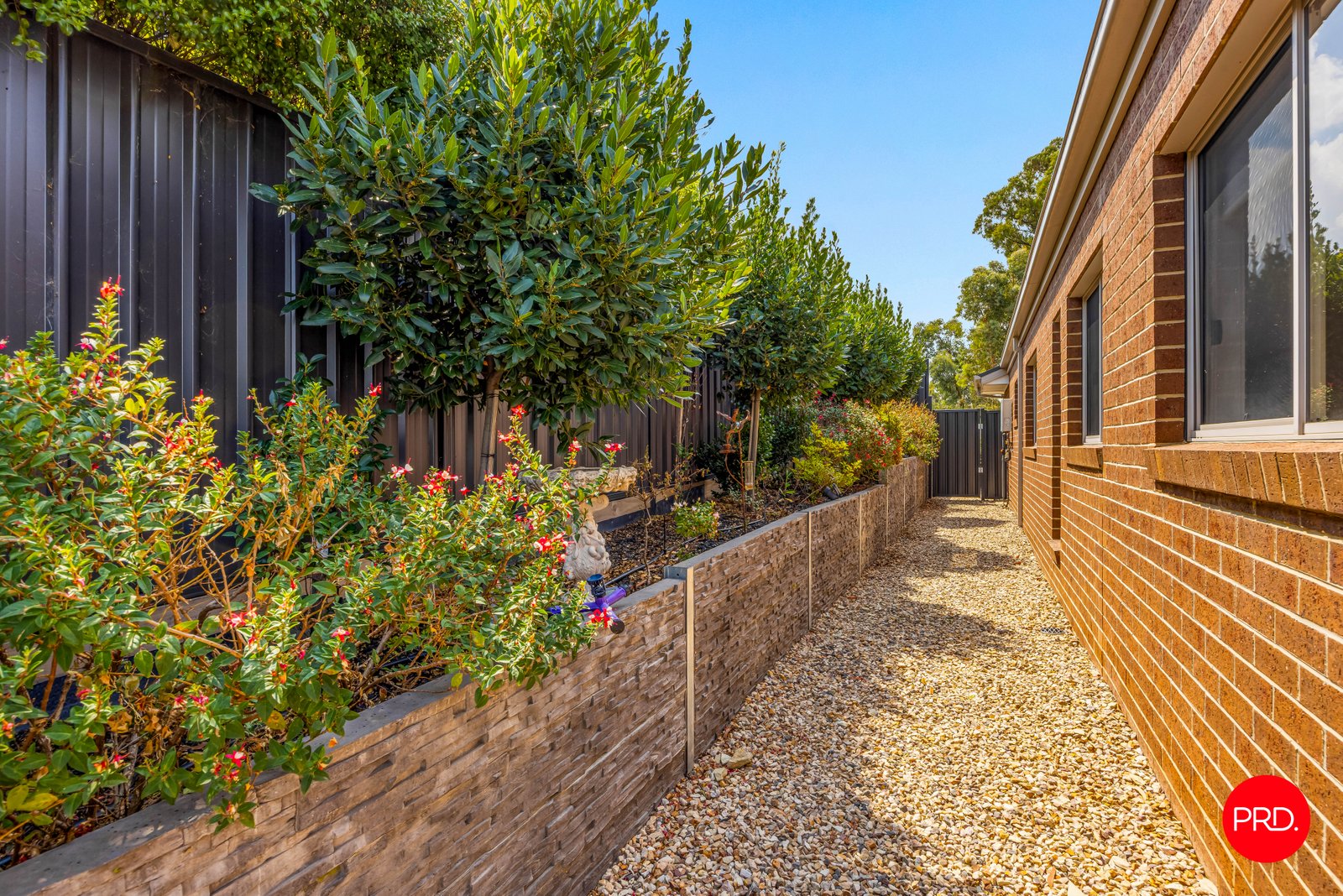 5 Augustine Avenue GOLDEN SQUARE 16