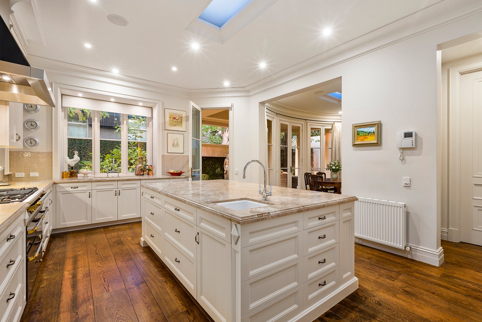 Real Estate and Property in 5 Bellaire Court, Toorak, VIC