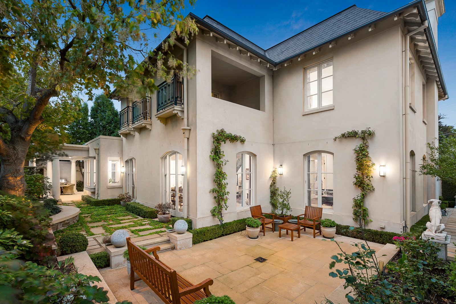 Real Estate and Property in 5 Bellaire Court, Toorak, VIC