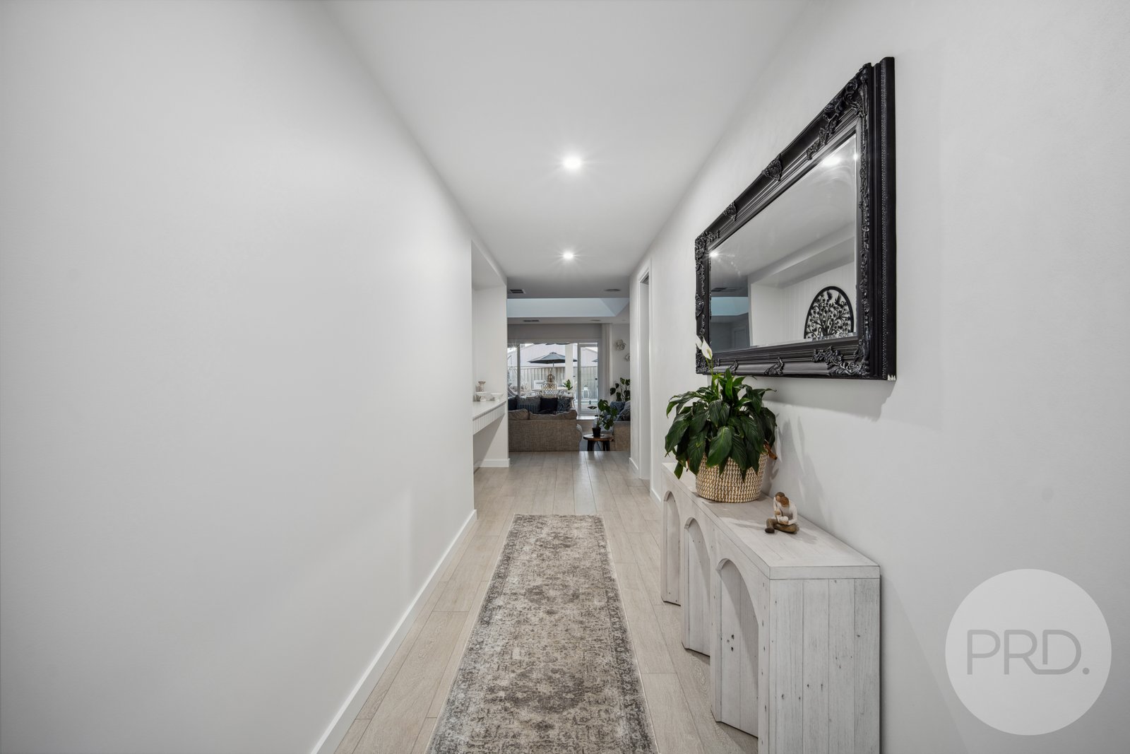 5 Billabong Crescent GOBBAGOMBALIN 7