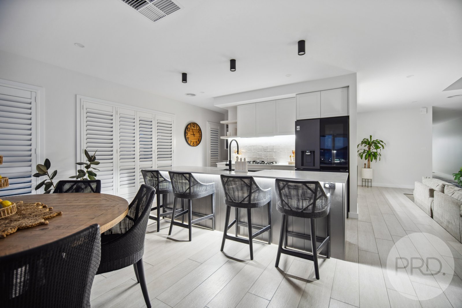 5 Billabong Crescent GOBBAGOMBALIN 15