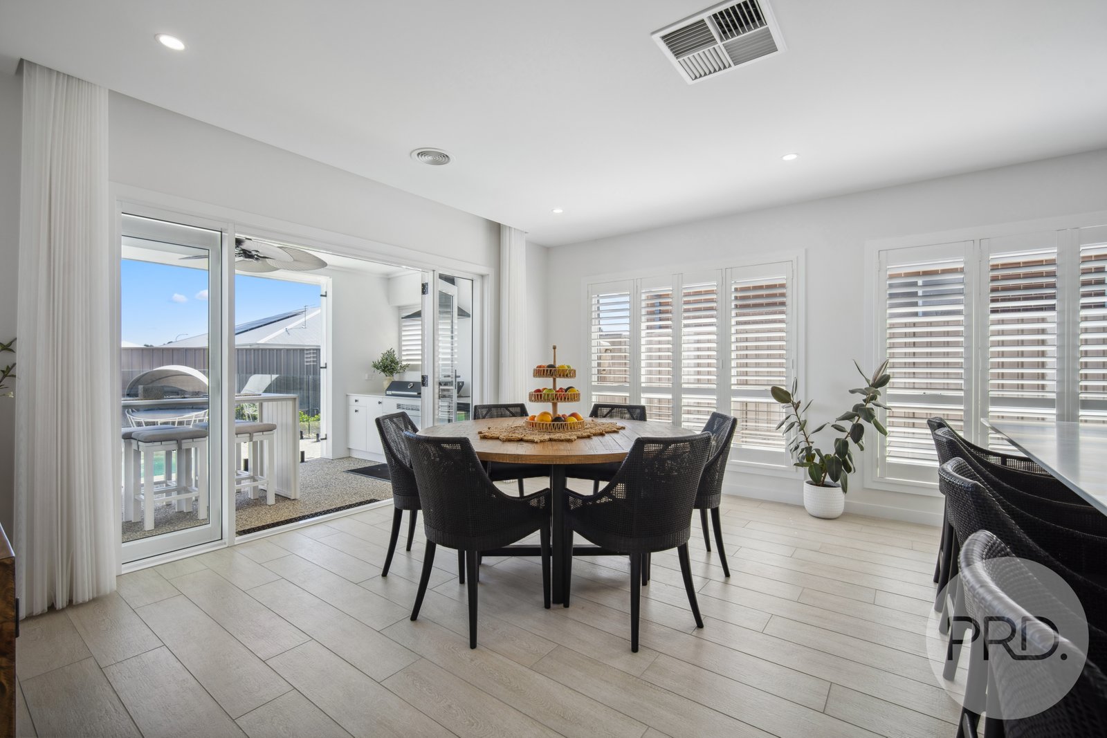 5 Billabong Crescent GOBBAGOMBALIN 17