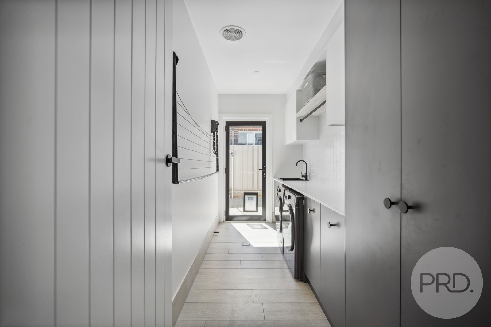 5 Billabong Crescent GOBBAGOMBALIN 21