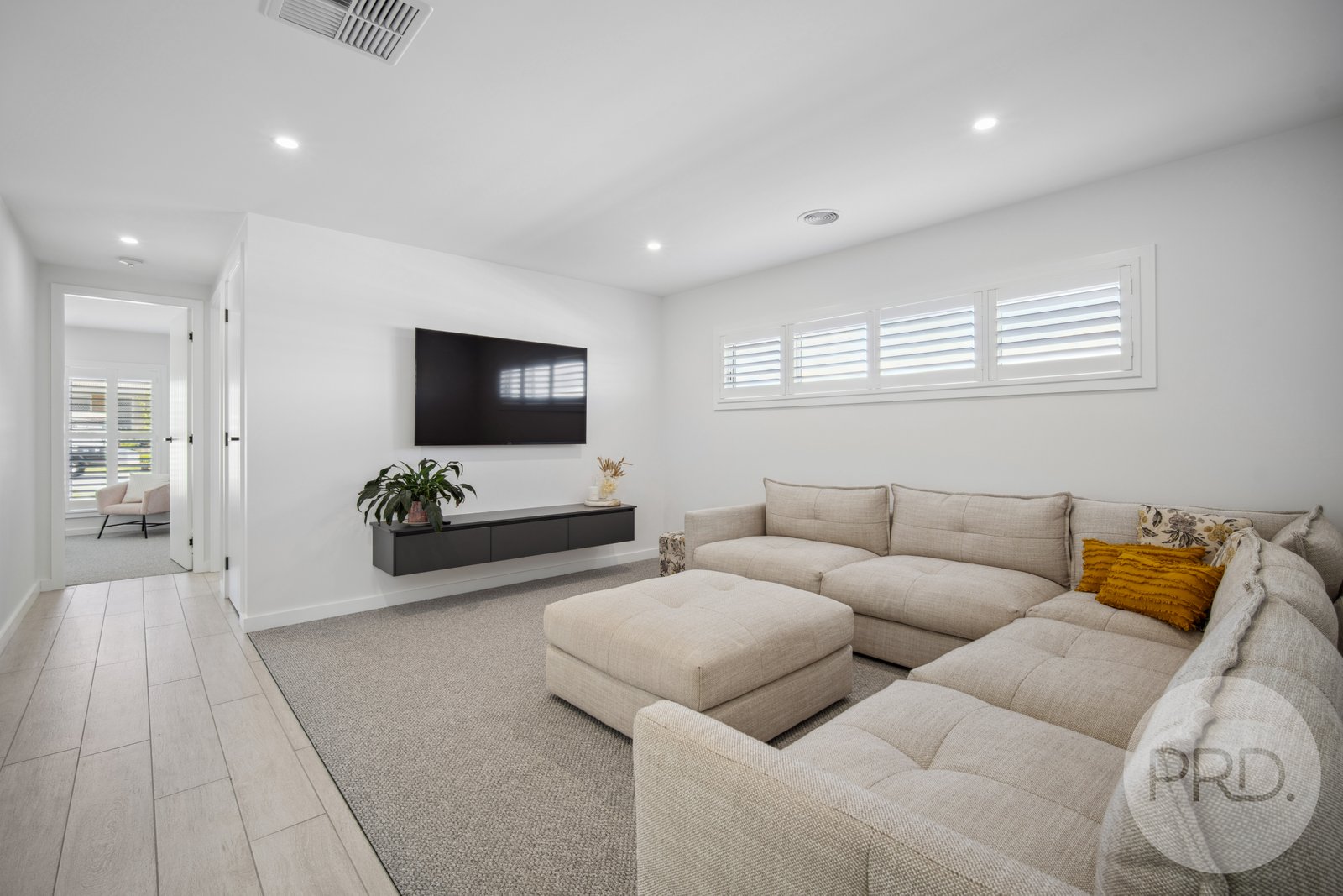 5 Billabong Crescent GOBBAGOMBALIN 25