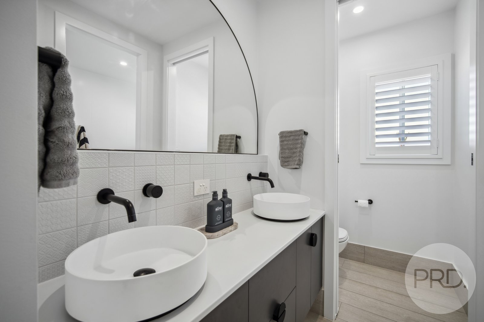 5 Billabong Crescent GOBBAGOMBALIN 29